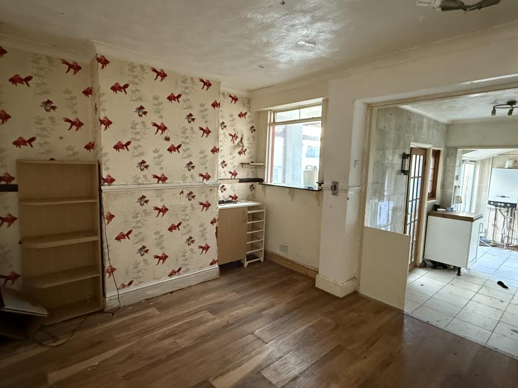 Lot: 134 - HOUSE IN NEED OF REFURBISHMENT - Dining Room in house in need of refurbishment